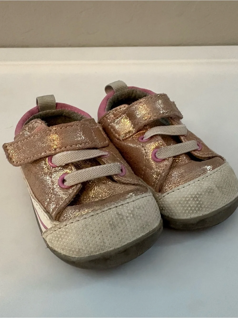 See Kai Run Baby Girls' Stevie II INF shimmer rose gold Sneakers size 4